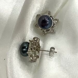 Luxury 9-10mm Black Freshwater Pearl Earrings with CZ Diamonds